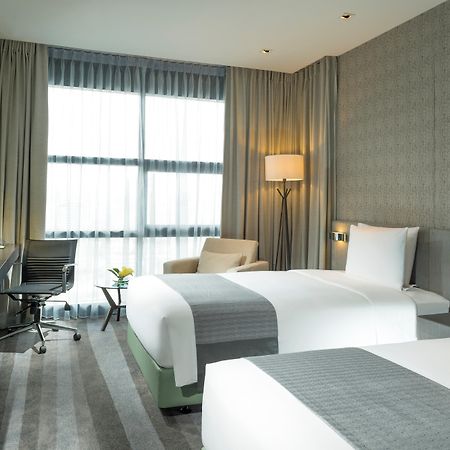 Holiday Inn Bangkok Sukhumvit By Ihg Exterior foto
